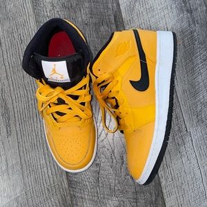 Jordan 1 Mids